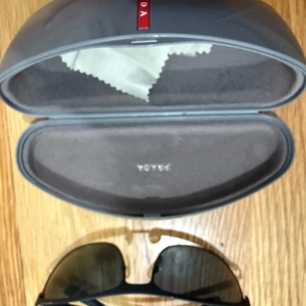 Classic Black Sunglasses with Dark Lenses